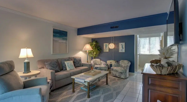 Апартаменты Serene Hilton Head Island Condo w/ Community Pool!