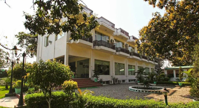 Condominium Hospitality, Rezerwuj Hotel Hotele w Kotabagh z basenem, Basen