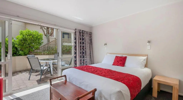 Люкс с 3 комнатами с видом на озеро The Village Resort