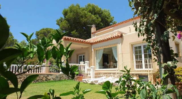 Villa Montserrat 4bedroom with sea and mountain views & air-conditioning & private swimming pool
