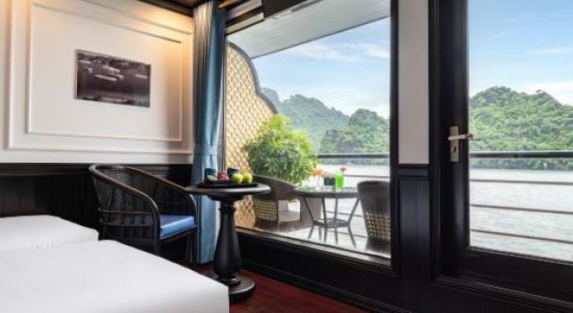 Люкс с балконом и с видом на море La Casta Cruise Luxury Ha Long Bay Experience Private Cabin with Ocean View Balcony and Bathtub