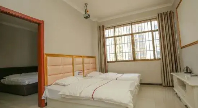 Люкс Taoyuan Huayu Hotel (Jianshui Purple Pottery Street Guangci Lake)