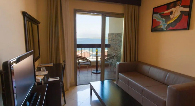 Двухместный номер Superior с балконом и с видом на море Blue Waves Resort