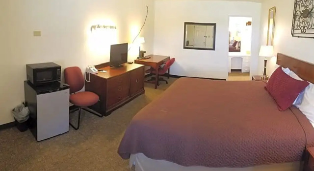 Номер Superior West Plains Motel
