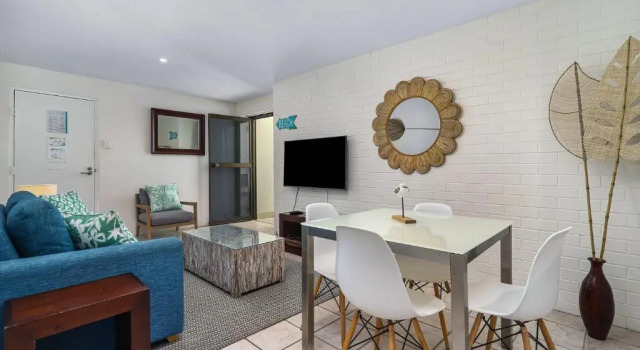 Апартаменты Economy c 1 комнатой Bayview Beachfront Apartments, in town right on the beach