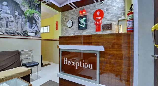 Primrose Residency by OYO Rooms, Забронировать Отель Нойда штат Уттар-Прадеш