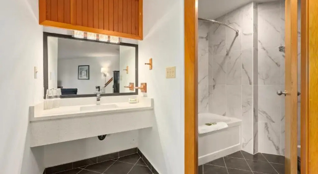 Четырёхместный номер Standard с видом на сад Canadian Princess Lodge & Marina