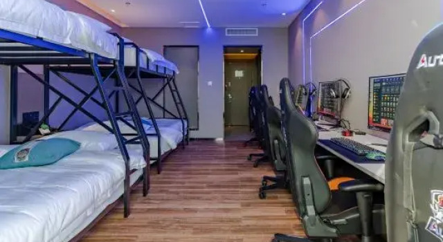 Кровать в общем номере Huaman Business E-sports Hotel (Feidong Longtang Expressway Water Conservancy Hydropower College)