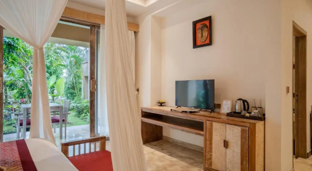 Люкс с красивым видом из окна Puri Gangga Resort Ubud