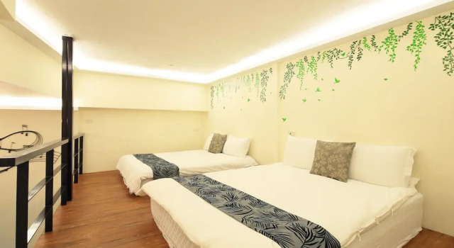 Семейные апартаменты с балконом Happiness Yes Hostel Ⅱ