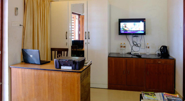 Saro Lake County Hotel