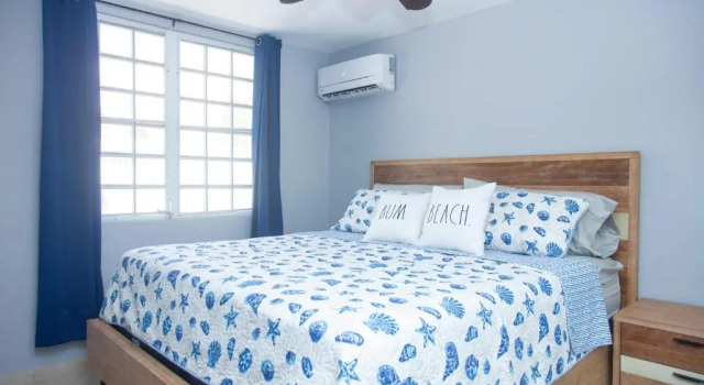 Two bedroom villa Penthouse, rooftop terrace steps from Sandy Beach PRV 301Sandy Beach and the west, Rezervovat Vila Vily v Aguadilla, Vila