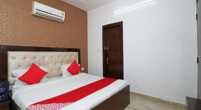OYO 25075 Hotel Grace, Забронировать Отель Фаридабад штат Харьяна
