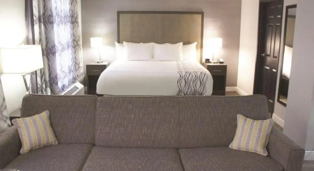 Номер Executive La Quinta by Wyndham Raleigh Downtown North