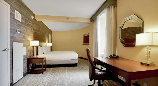 Двухместный номер Accessible DoubleTree by Hilton Hotel & Suites Houston by the Galleria