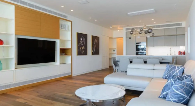 Luxury 2BR on the water by HolyGuest