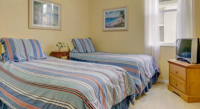 Коттедж Classic Southampton Vacation Home with Pool
