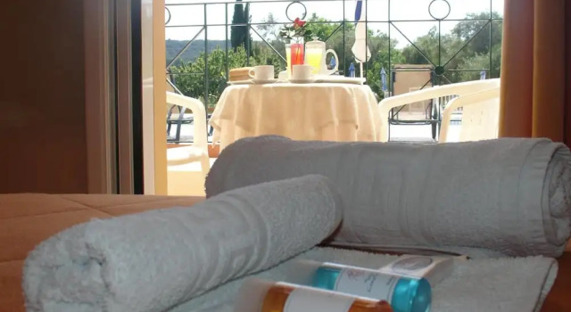Corfu Village Studios, Buchen Sie Hotel Peroulades Korfu (Insel)