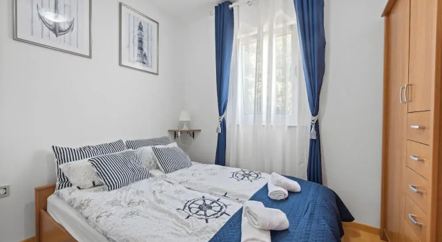 Mery's Sunny Pool Apartment