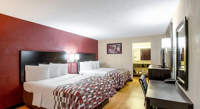 Четырёхместный номер Deluxe Red Roof Inn Battle Creek