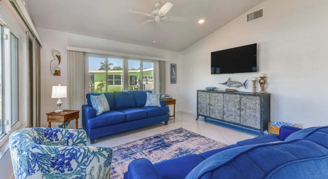 2 Mi to Englewood Beach! Home w/ Private Dock, Buchen Sie Ferienhaus Villen in Englewood, Villa