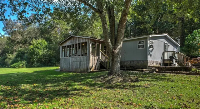 Коттедж Ooltewah Cabin w/ Grill, Pool Table & Porch!