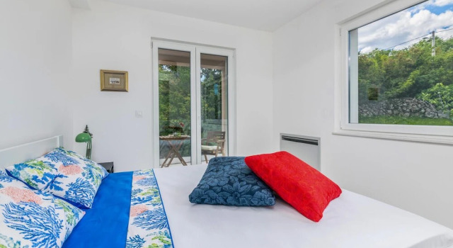 Beautiful Home in Vrh With Outdoor Swimming Pool, Wifi and 3 Bedrooms, Varaa Hotelli Hotellit Kvarner Islands uima-altaalla, Uima-allas