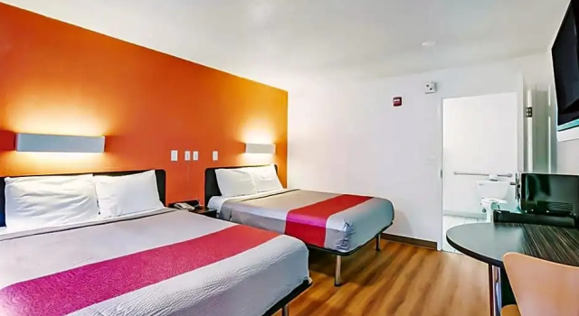 Четырёхместный номер Standard Motel 6 Cleveland East - Macedonia