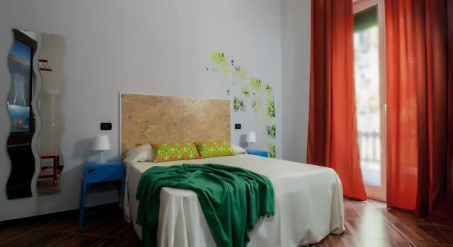 Your Bed Napoli, Buchen Sie Hotel Vomero Neapel, in der Nähe von A.O.R.N. Santobono-Pausilipon