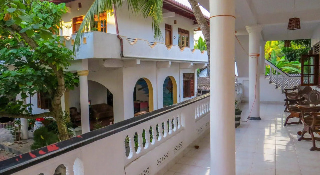 Hotel Happy Night & Restaurant