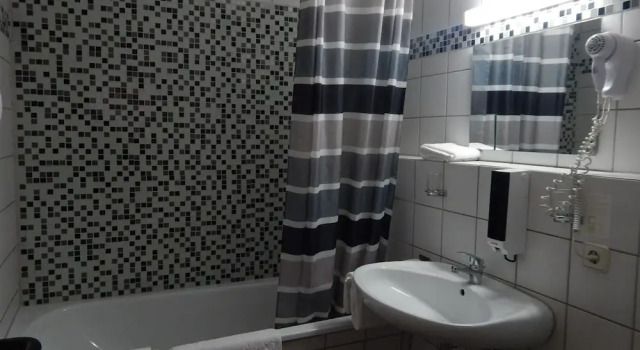 Трёхместный номер Standard Bavaria Safari Hotel