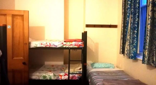 Кровать в общем номере (мужской номер) Empire Hotel Backpackers