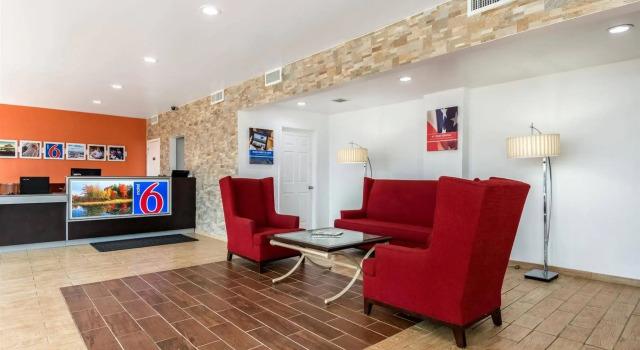 Econo Lodge Airport near Billy Graham Parkway, Забронировать Отель Отели Шарлотте с парковкой, Парковка