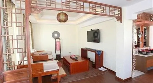Lion Rock Baboo Park Hotel - Lijiang, Забронировать Отель Лицзян Юньнань, рядом с Улица Сквер-стрит Древнего города Даянь