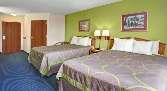 Четырёхместный номер Standard Super 8 by Wyndham Louisville/Expo Center