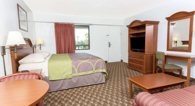 Super 8 by Wyndham Riviera Beach West Palm Beach, Buchen Sie Gasthaus Mini-Hotels in Palm Beach County, Gasthaus