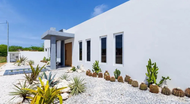 Brand NEW Modern 2BR 2BA With Private Pool Patio, Varaa Hotelli Noord Aruba