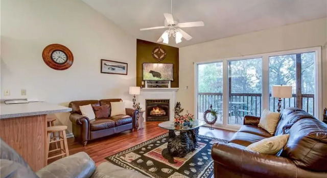 Twin View 2 Bedroom Mountain View Home with Hot Tub