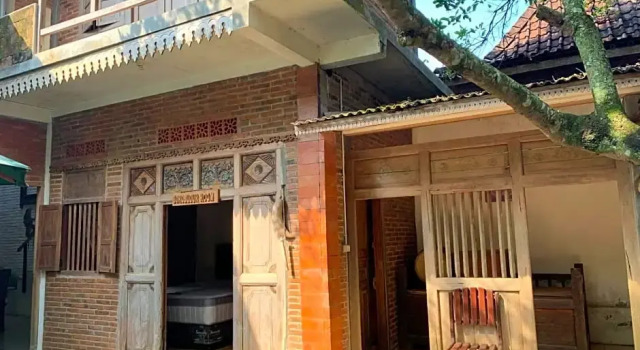 Bu Condro Homestay by Luxury Degree