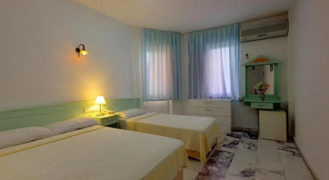 Трёхместный номер Standard Mandalinn Hotel