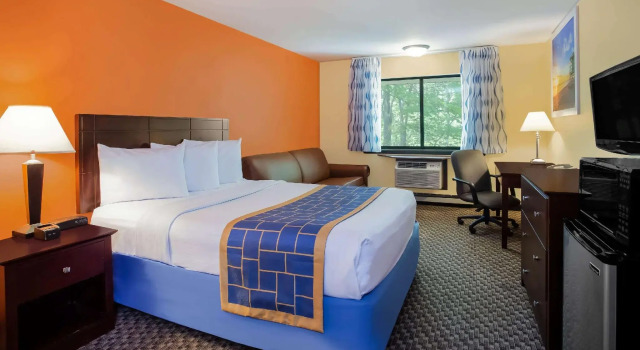 Standard Doppel Zimmer Days Inn & Suites by Wyndham Stevens Point