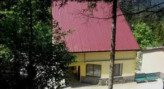 Guest House Borjomi Forest, Prenota Affittacamere Hotel a Samckhe Javakheti con parcheggio, Parcheggio