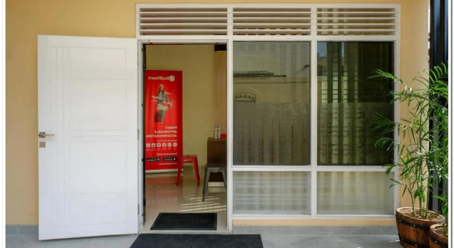 RedDoorz near Gejayan 3, Rezerwuj Hotel Hotele w Depok z parkingiem, Parking