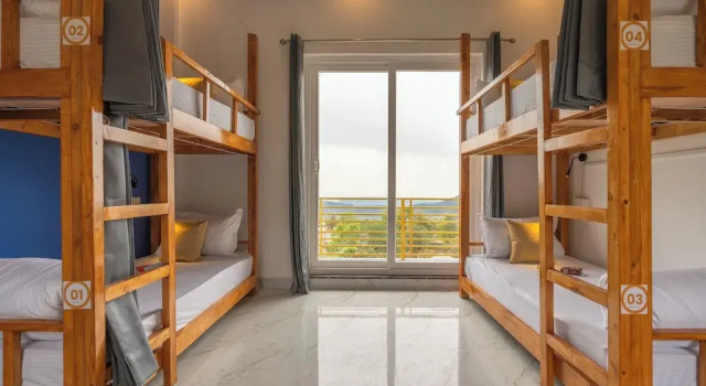 Кровать в общем номере The Social Stays Bir