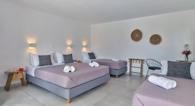 Четырёхместный номер Standard с балконом и с видом на море Akrotiri Hotel
