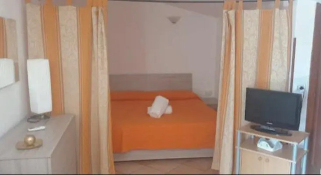 Appartamenti Nord Sardegna ai piedi della montagna e vicini al mare, Rezerwuj Hotel Calangianus Sardynia