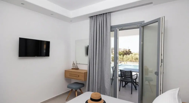 Полулюкс с видом на бассейн calmare collection hotel
