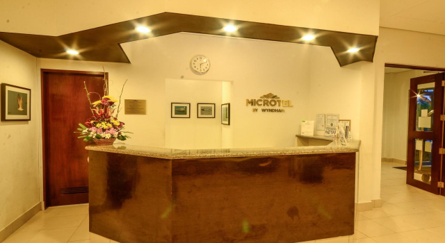Microtel by Wyndham Puerto Princesa, Rezerwuj Hotel Hotele w Puerto Princesa City z basenem, Basen