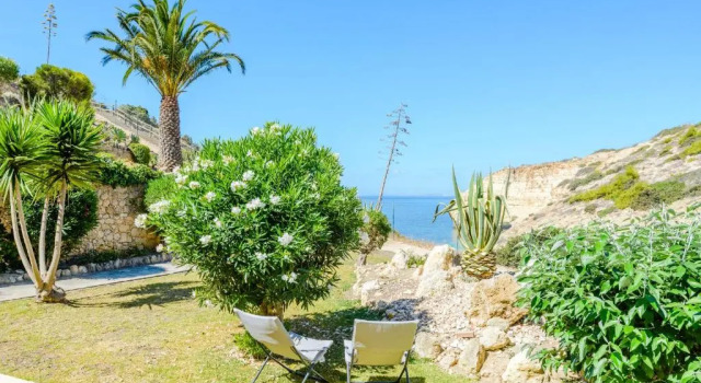 Апартаменты The Little Paradise With Sea Views