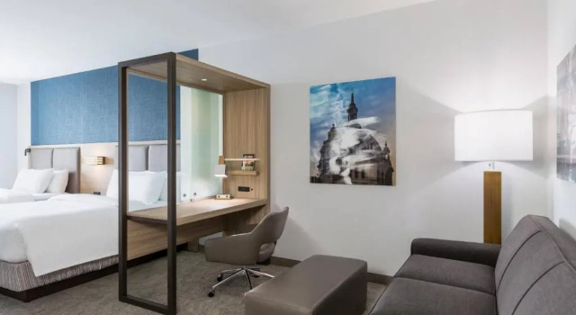 Четырёхместная студия SpringHill Suites St. Paul Downtown